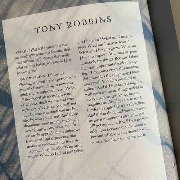 The Wisdom of Sundays Book by Oprah Winfrey - Picture 4 of 6